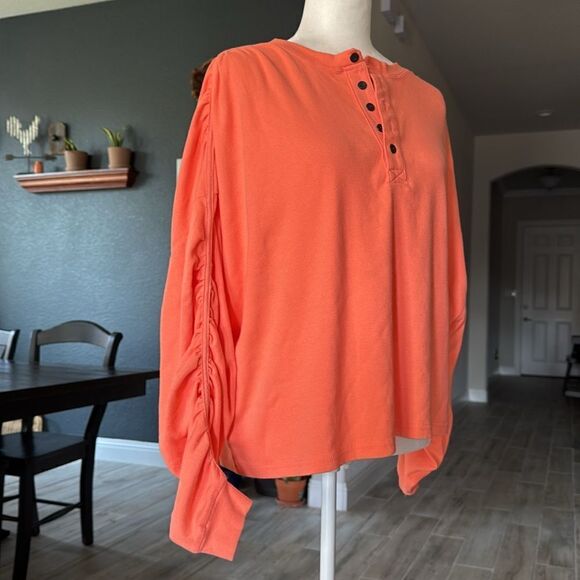 NWOT Free People Flow State Layer Hip Length Workout Slouchy Long Sleeves S - Picture 4 of 12